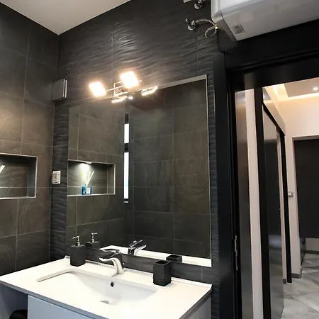Silver Springs Apartment *